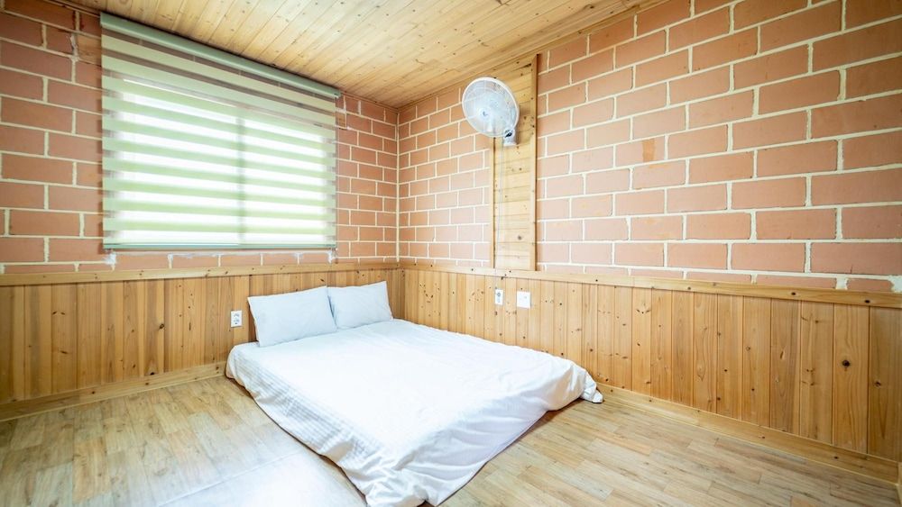 Samcheok Dasarang Pension Basic Room, 2 Bedrooms (daenamu(38pyeong))