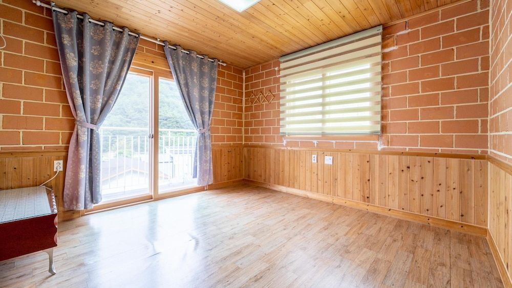 Samcheok Dasarang Pension Basic Room, 2 Bedrooms (daenamu(38pyeong)) 6