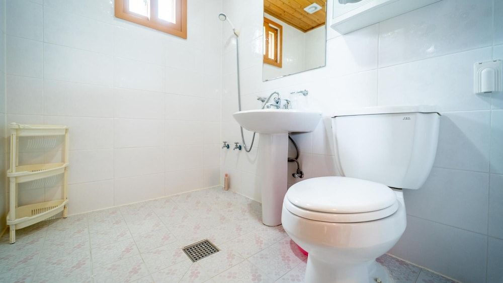 Samcheok Dasarang Pension Basic Room, 2 Bedrooms (daenamu(38pyeong)) 4