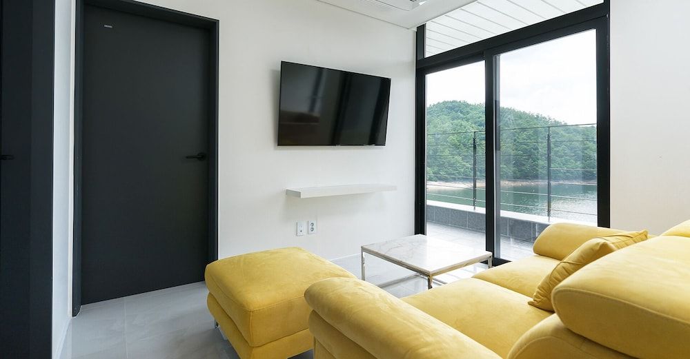 THE KAYS Penthouse (A, Bathtub unavailable) 4