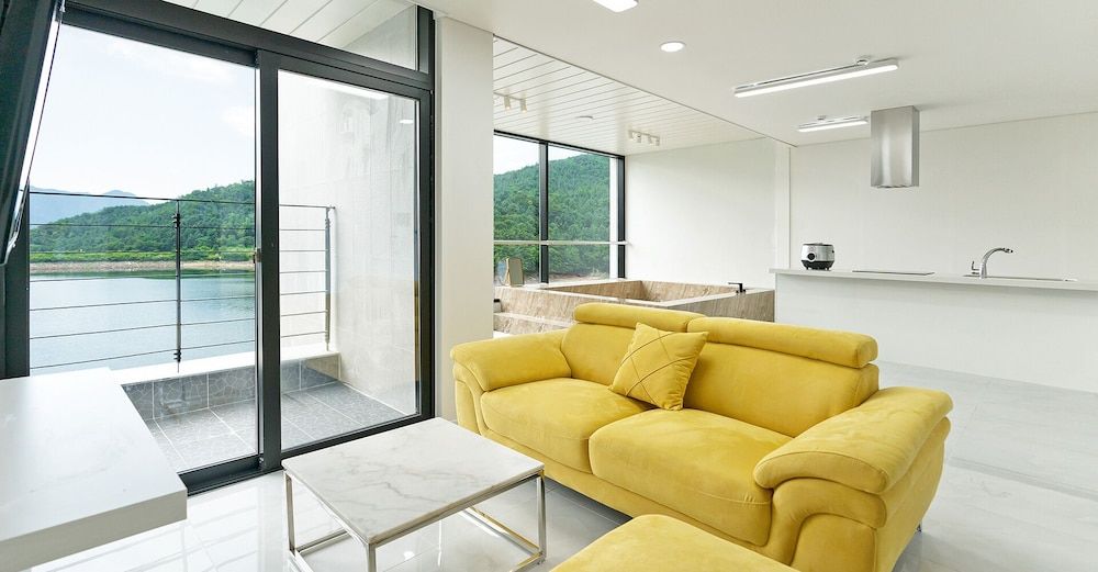 THE KAYS Penthouse (A, Bathtub unavailable) 2