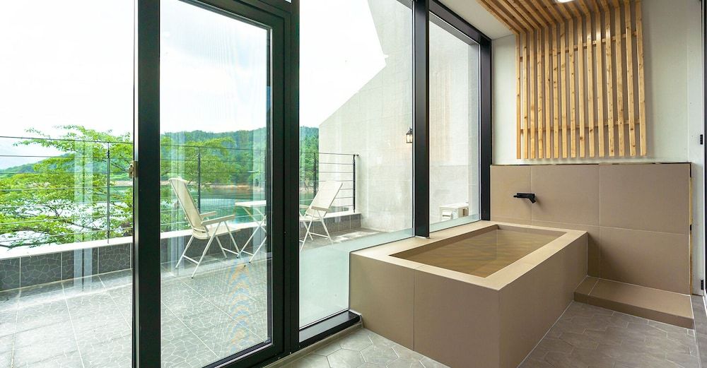 THE KAYS Deluxe Double Room (A) 4