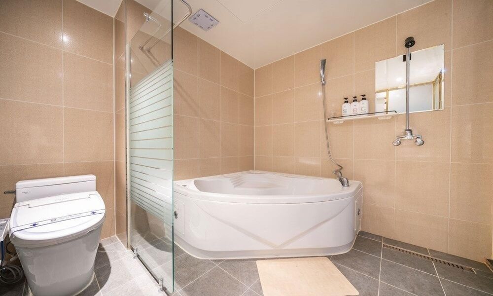 Gimpo Pentastar Hotel Deluxe Double Room 6