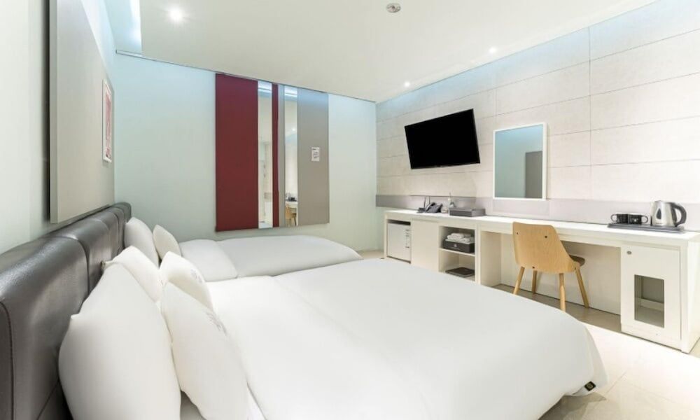 Gimpo Pentastar Hotel Deluxe Twin Room