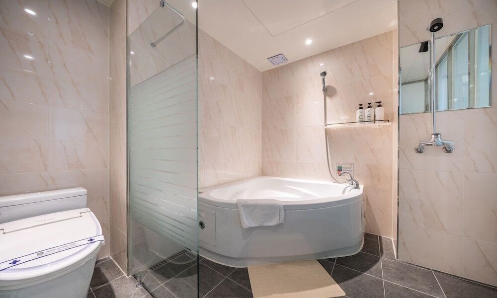 Gimpo Pentastar Hotel Deluxe Twin Room 6