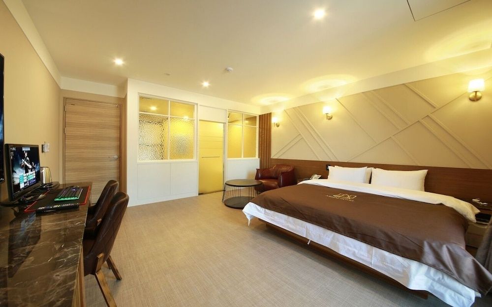 Gimpo Assem Hotel Deluxe Double Room 4