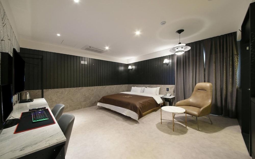 Gimpo Assem Hotel Deluxe Double Room 3