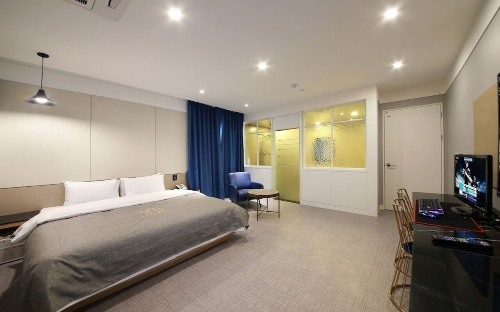 Gimpo Assem Hotel Deluxe Double Room 5