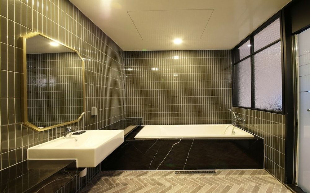 Gimpo Assem Hotel Deluxe Double Room 8