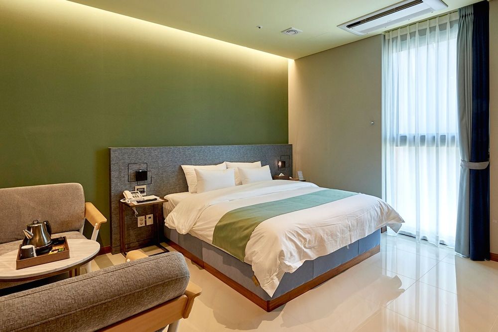 Gimpo Stavia Hotel Deluxe Double Room 2