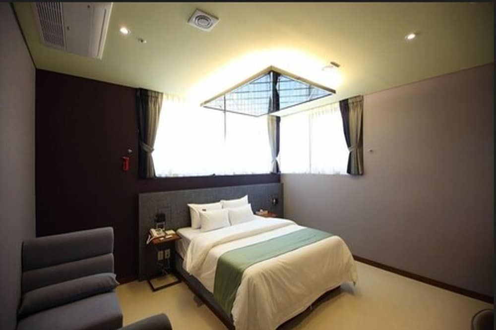 Gimpo Stavia Hotel Deluxe Double Room 5