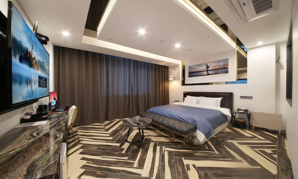 Gimpo Hotel M Tower Deluxe Double Room 2