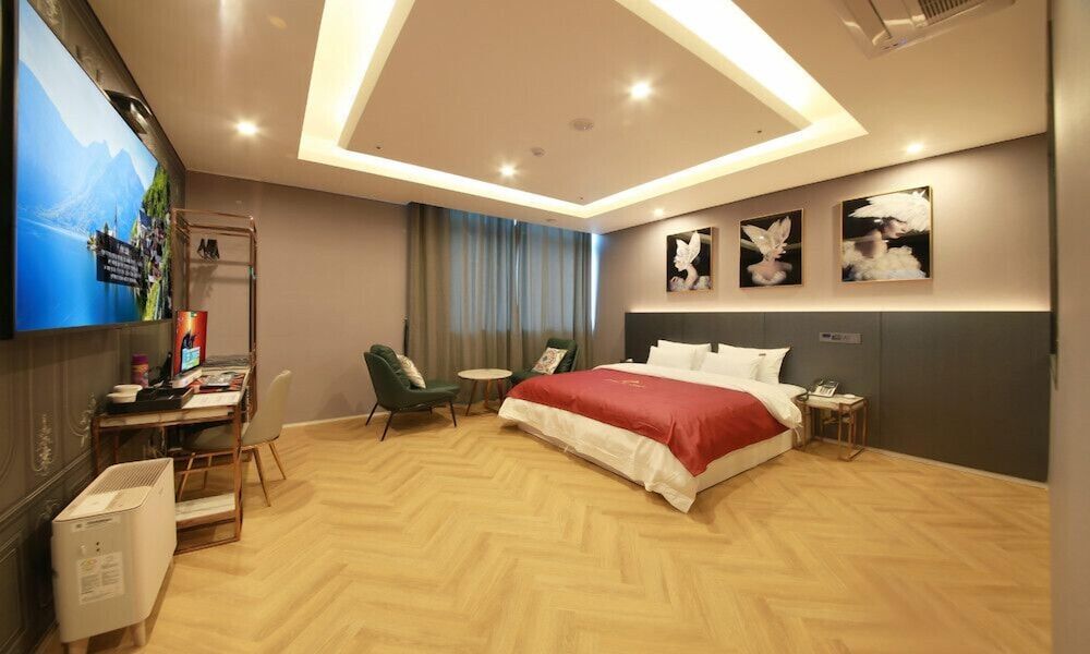 Gimpo Hotel M Tower Deluxe Double Room 17