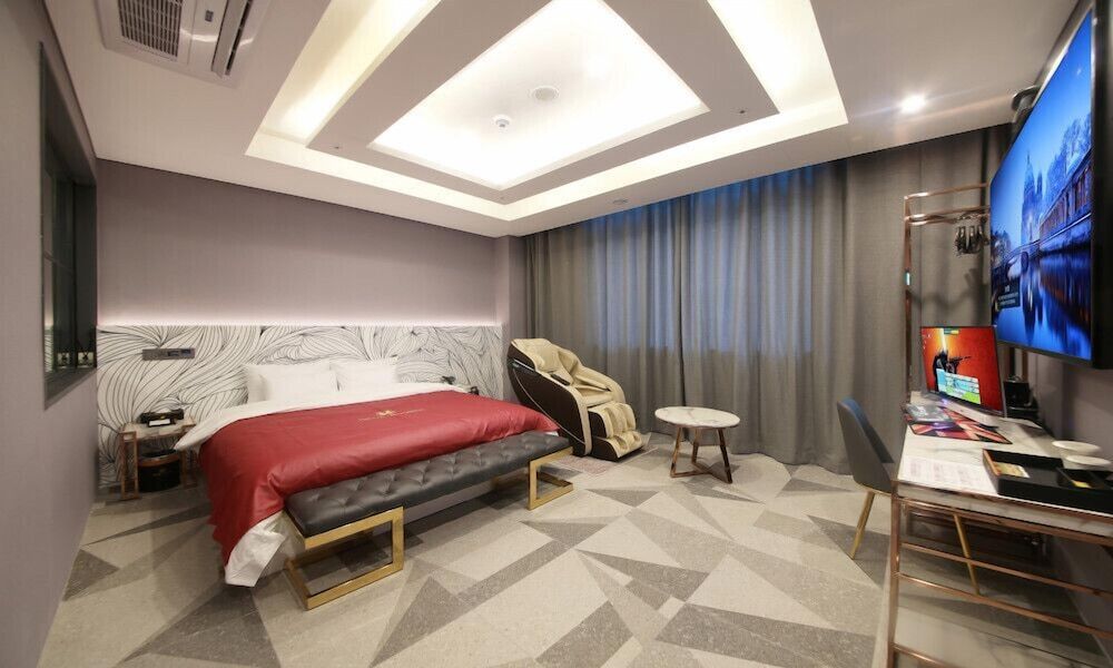 Gimpo Hotel M Tower Deluxe Double Room 14