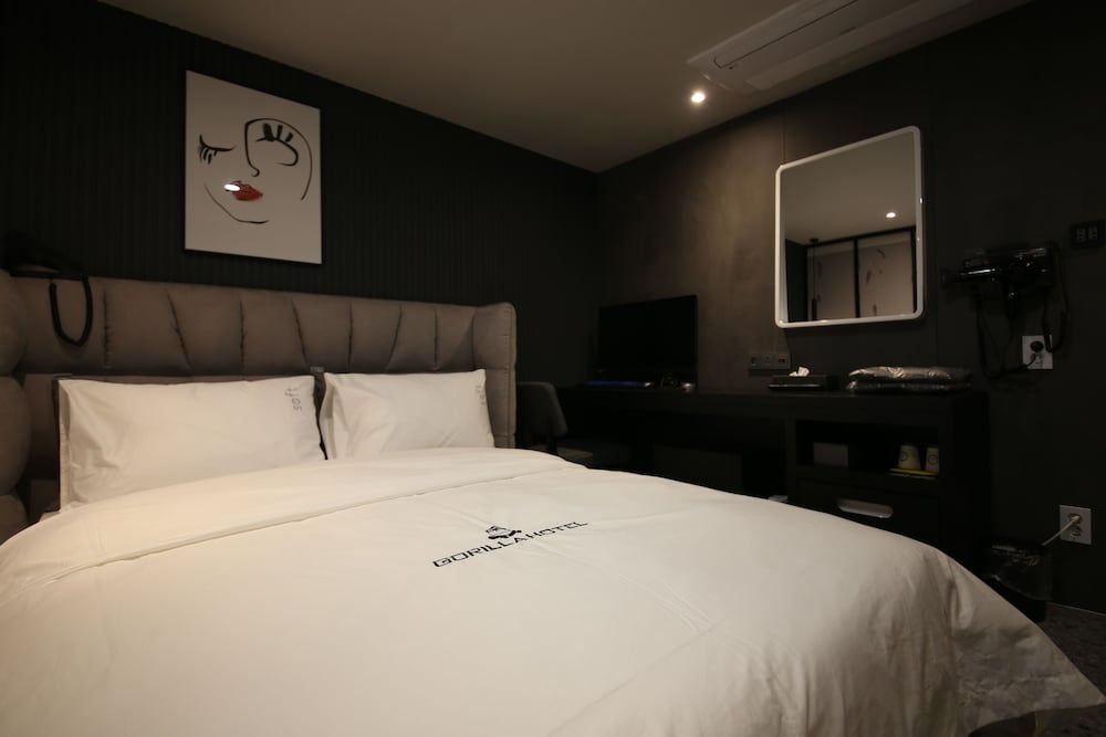 Gorilla Hotel the  Wonju Standard Double Room 2