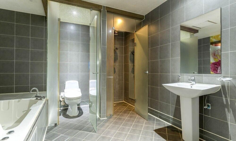 Bobos Hotel Suite Double Room 8