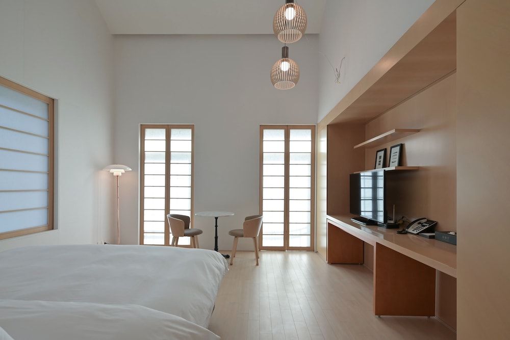 Hotel West of Canaan Suite