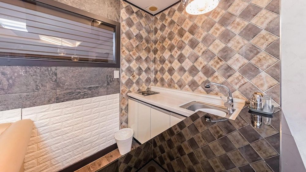 Hwacheon Sky Valley Pension Basic Room, 1 Bedroom (pensyeonhyeonggeullaemping2(twin)) 11