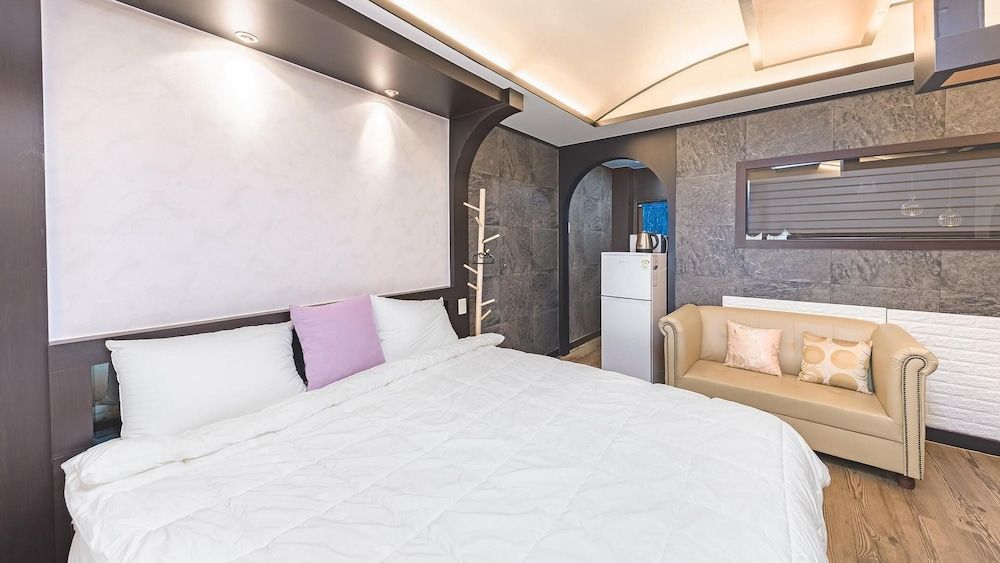 Hwacheon Sky Valley Pension Basic Room, 1 Bedroom (pensyeonhyeonggeullaemping2(twin)) 3