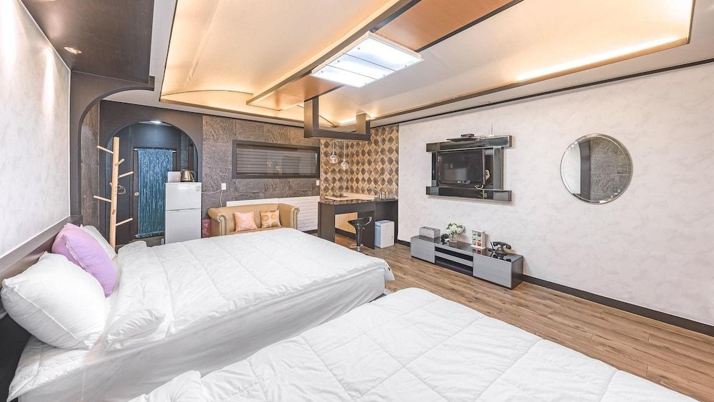 Hwacheon Sky Valley Pension Basic Room, 1 Bedroom (pensyeonhyeonggeullaemping2(twin)) 4