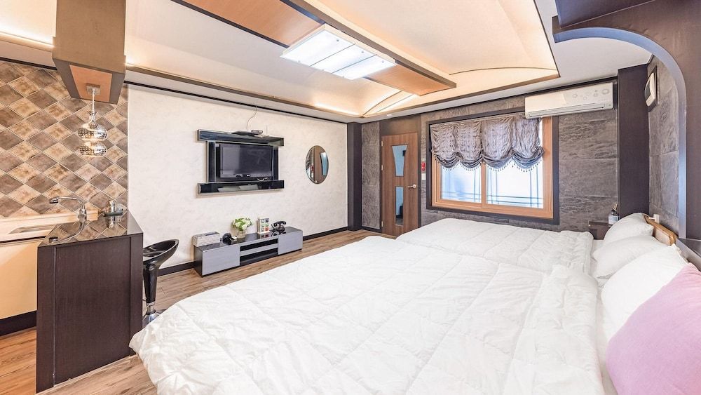 Hwacheon Sky Valley Pension Basic Room, 1 Bedroom (pensyeonhyeonggeullaemping2(twin)) 2