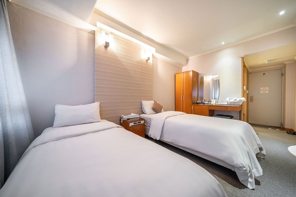 Ansan Seowon Hotel Deluxe Twin Room 4