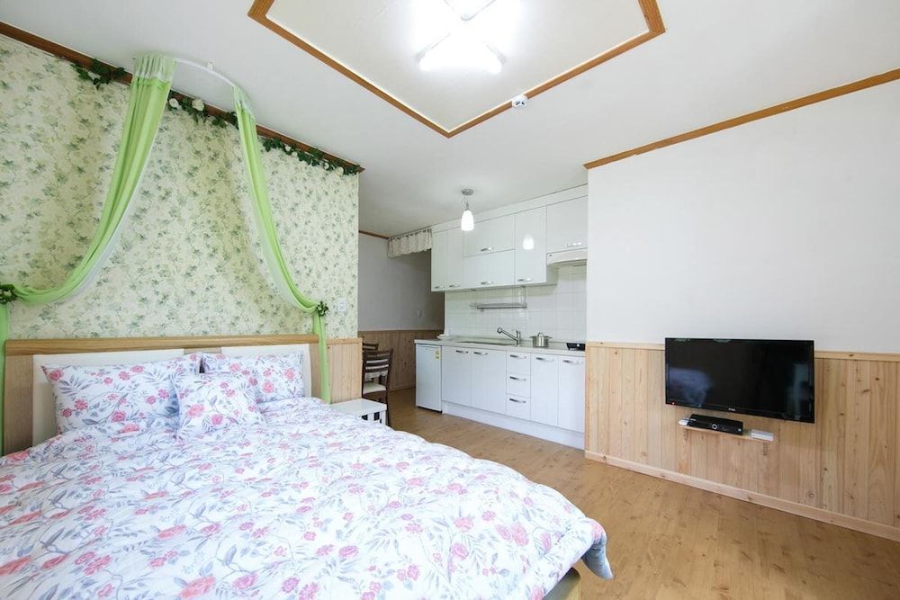 Pyeongchang Secret Garden Pension Basic Room, 1 Bedroom (Chorok-Damjeang-e ( F2 )) 3