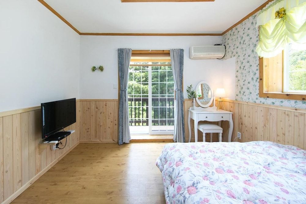 Pyeongchang Secret Garden Pension Basic Room, 1 Bedroom (Chorok-Damjeang-e ( F2 )) 2