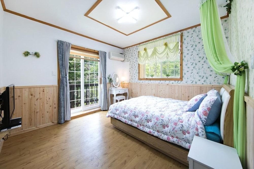 Pyeongchang Secret Garden Pension Basic Room, 1 Bedroom (Chorok-Damjeang-e ( F2 ))