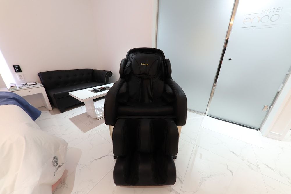 Hotel Encore Family Room, Jetted Tub 12