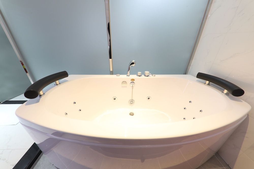 Hotel Encore Deluxe Room, Jetted Tub (VIP) 10