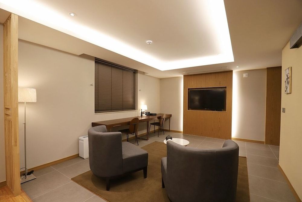 Dongdaegu Station Eastern Hotel Maple Suite Room 9