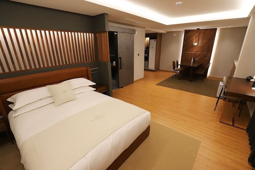 Dongdaegu Station Eastern Hotel Maple Suite Room 2