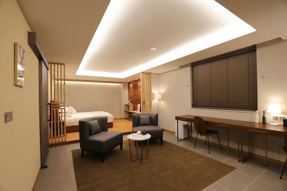 Dongdaegu Station Eastern Hotel Maple Suite Room 8