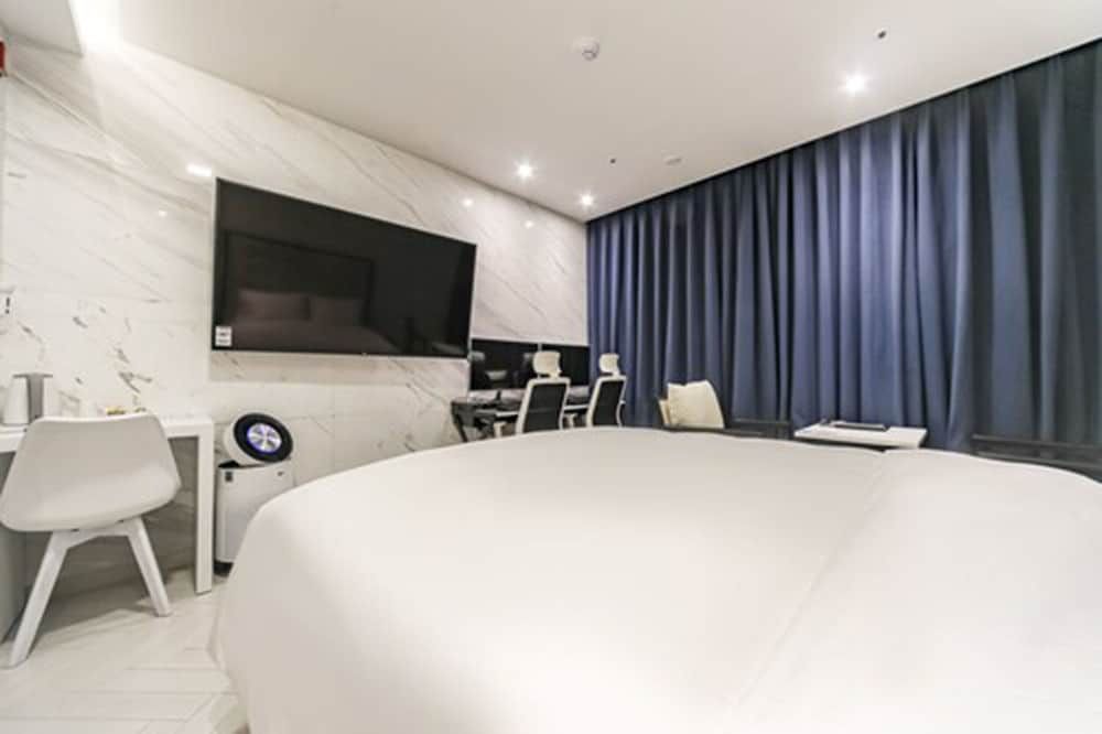 Daegu Dongseongro Hotel Labella Deluxe Double Room (Breakfast for 2) 6