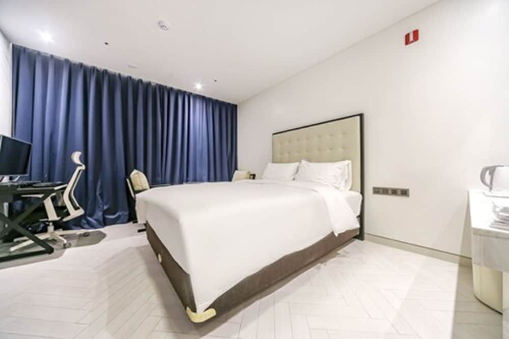 Daegu Dongseongro Hotel Labella Standard Double Room (Breakfast for 2)