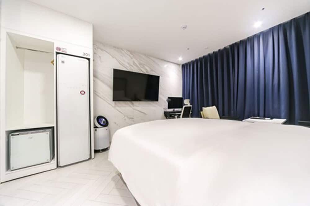 Daegu Dongseongro Hotel Labella Standard Double Room (Breakfast for 2) 4