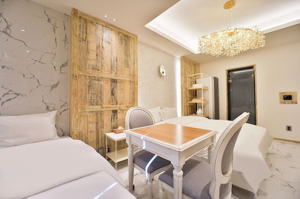 FEBRUARY HOTEL LIONS PARK DAEGU Deluxe Twin Room 5