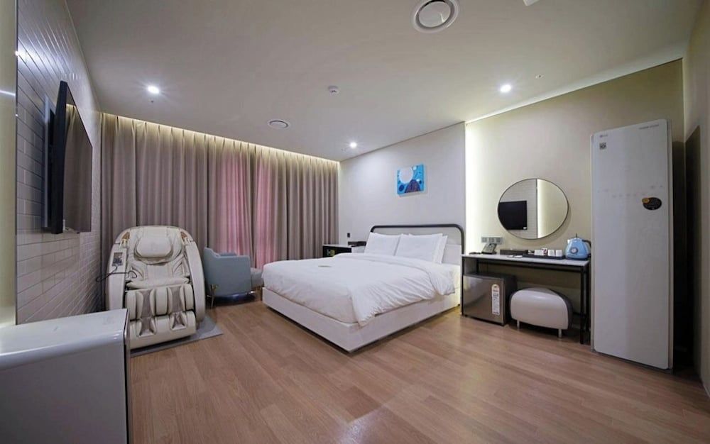 Hotel PIED Suseong Deluxe Bodyfriend Room