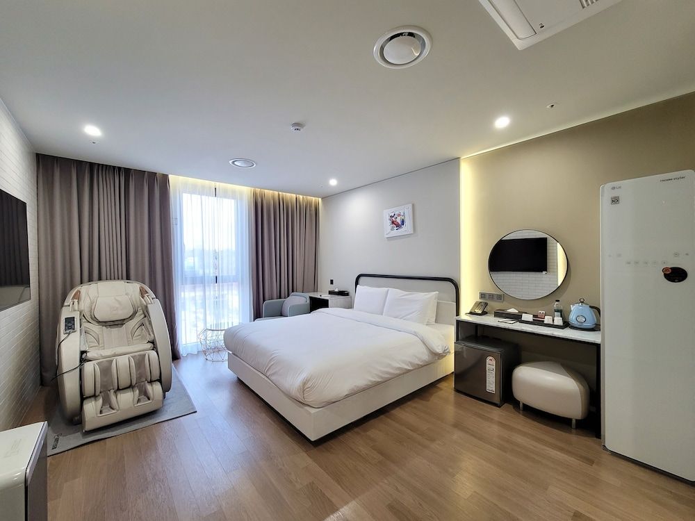 Hotel PIED Suseong Deluxe Bodyfriend Room 4