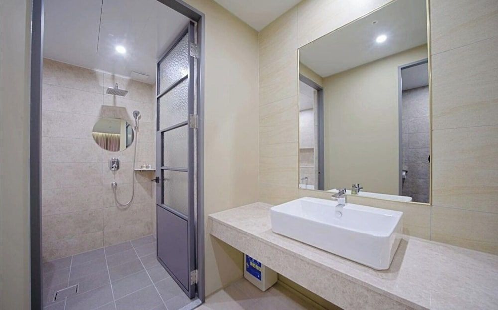 Hotel PIED Suseong Deluxe Bodyfriend Room 5