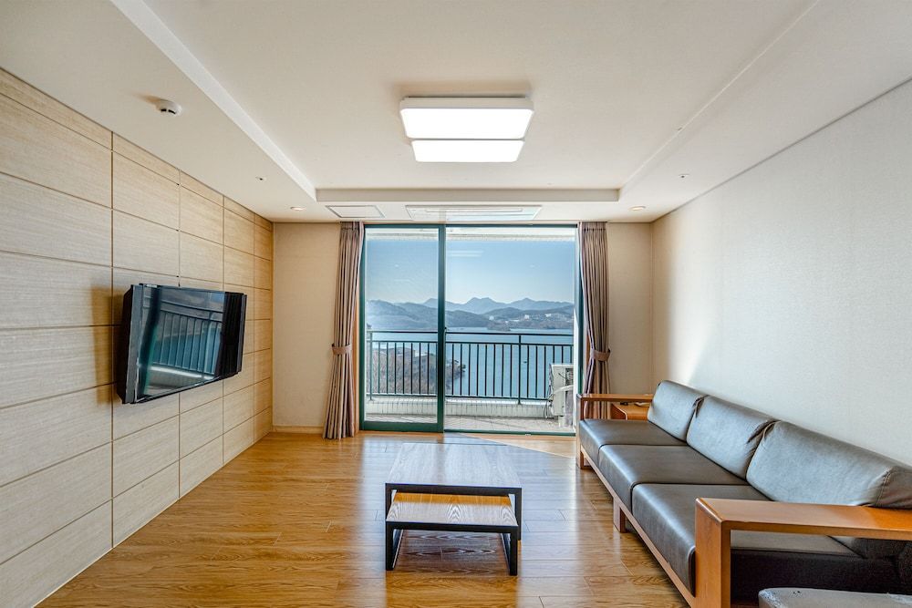 Cheongpung Resort Lake Hotel Deluxe Ondol Room (Hill House) (Bedding and Blanket) 4