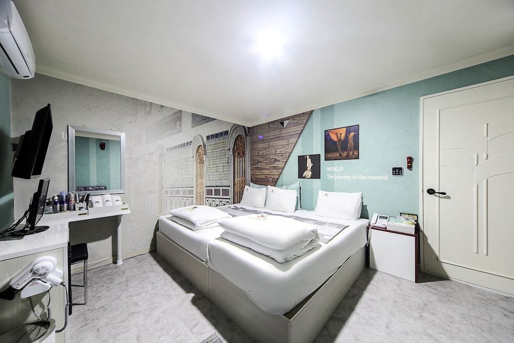 Gwangyang J Muintel Twin Room 2