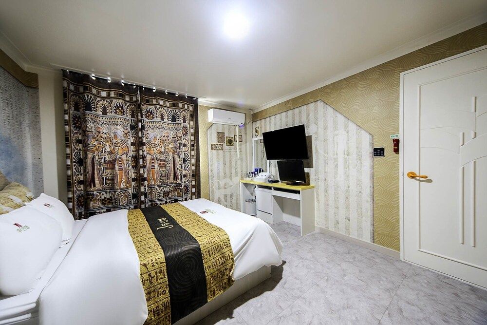 Gwangyang J Muintel Deluxe Room 3