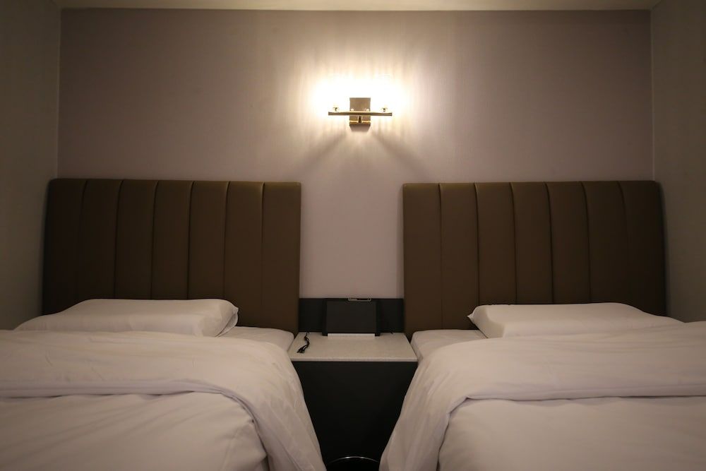 25 HOTEL Classic Double or Twin Room 5