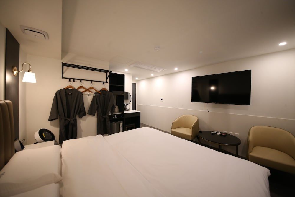 25 HOTEL Standard Room 2