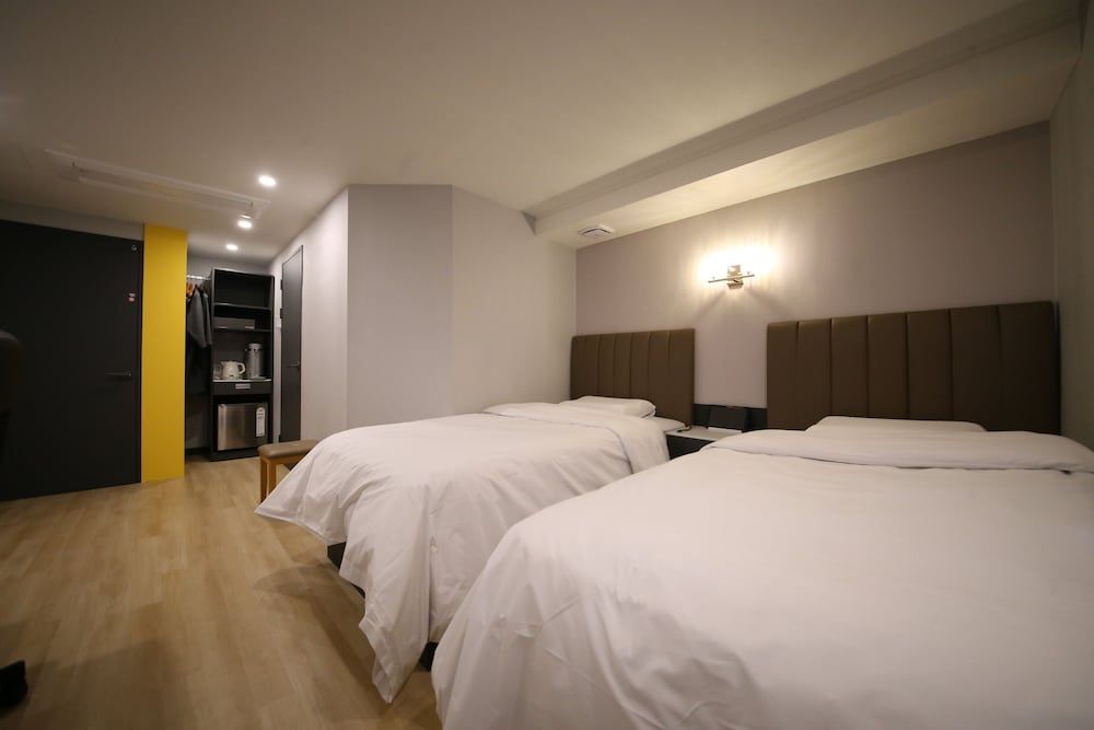 25 HOTEL Classic Double or Twin Room 2