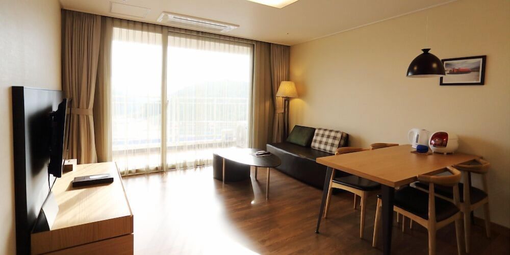 Take Hotel & Resort Inje Speedium Family Suite, 2 Bedrooms, Kitchenette (35 PY) 3