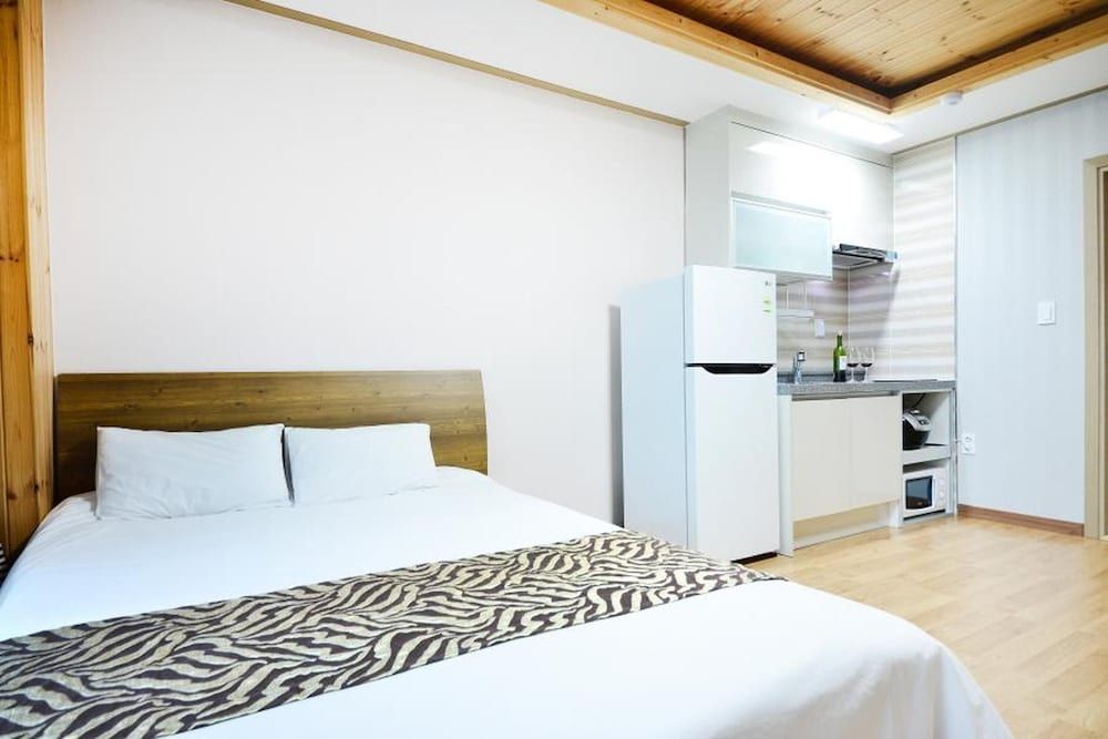 Donghae Red Roof Pension Basic Room, 1 Bedroom (203)