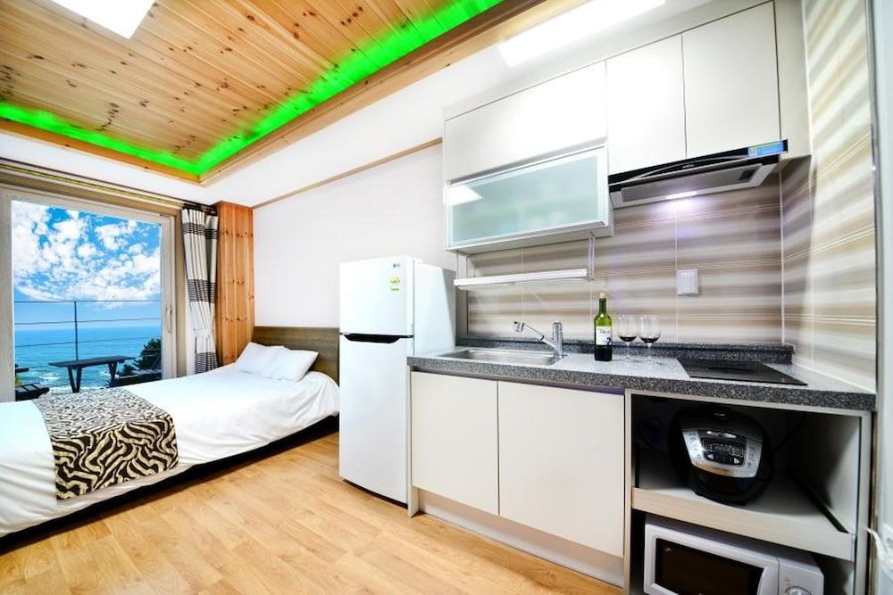 Donghae Red Roof Pension Basic Room, 1 Bedroom (203) 2
